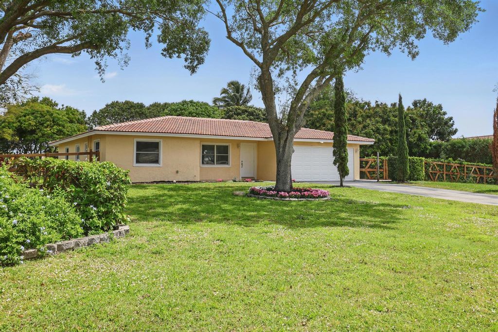 Photo of 9400 Listow Ter, Boynton Beach, FL 33472 (MLS # R11080100)