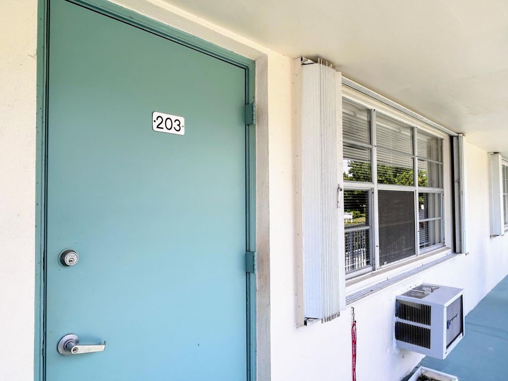 Photo of 340 Horizons W #203, Boynton Beach, FL 33435 (MLS # R11113590)