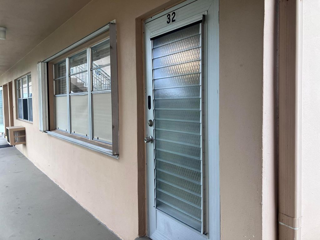 Photo of 32 Salisbury B, West Palm Beach, FL 33417 (MLS # B26025132)