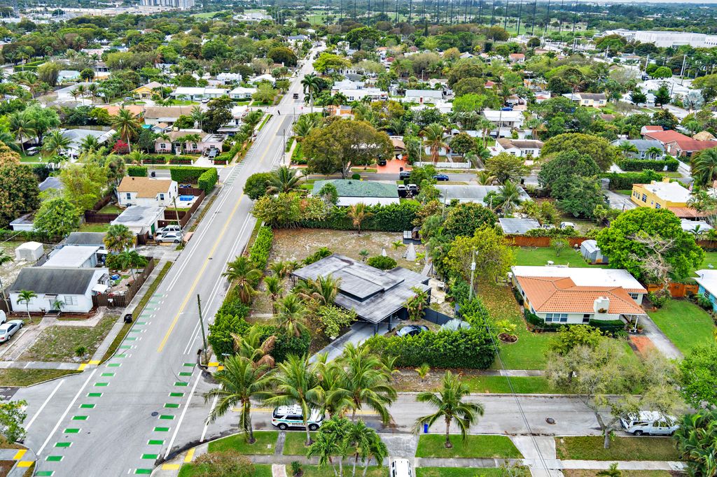 Photo of 6301 Lake Avenue, West Palm Beach, FL 33405 (MLS # B26004529)