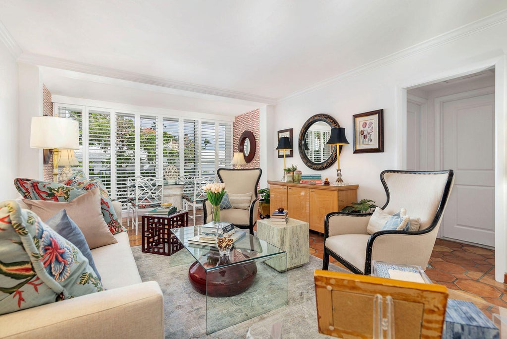Photo of 401 PERUVIAN Avenue #1040, Palm Beach, FL 33480 (MLS # B26091926)