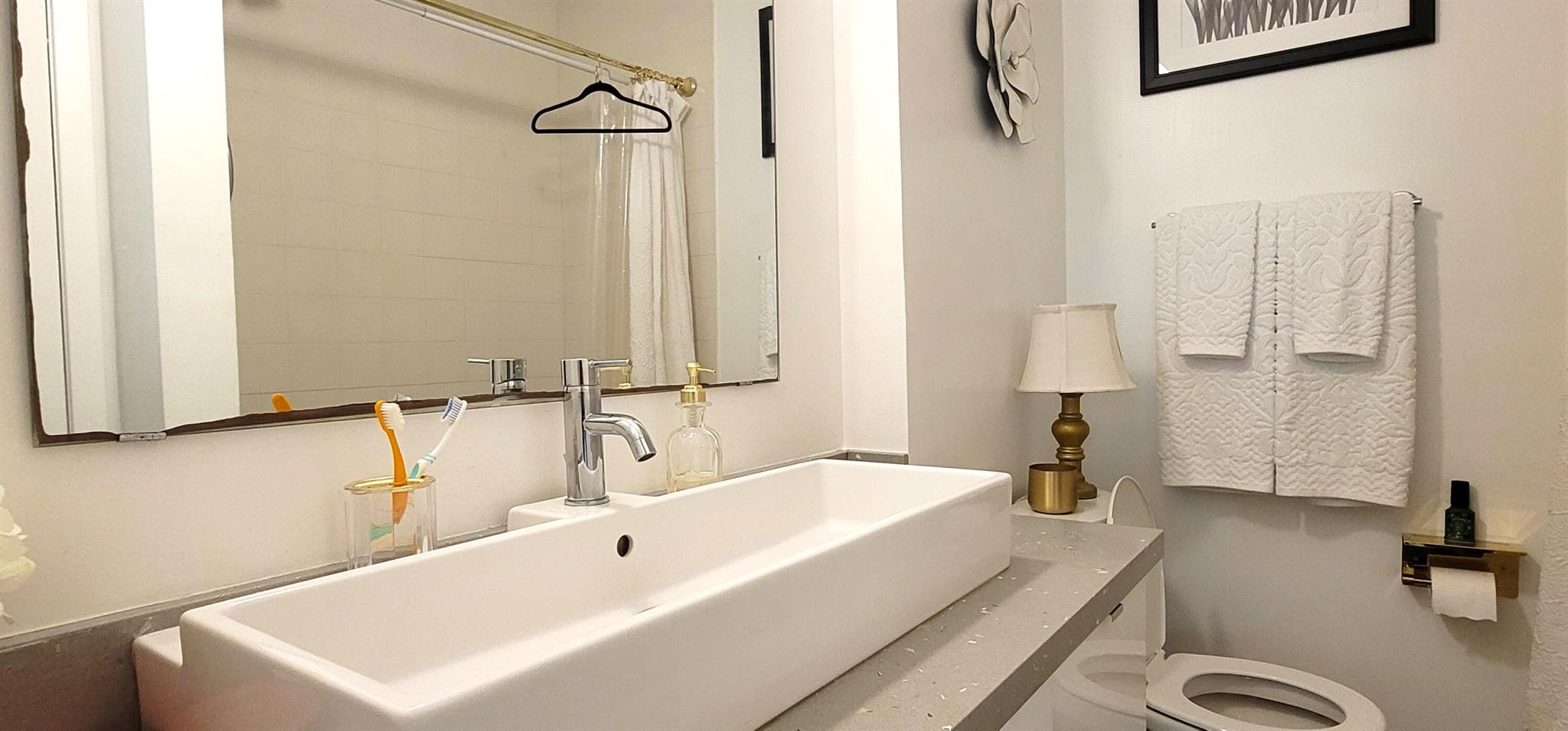 OAKLAND OCEAN MILE - Residential Income