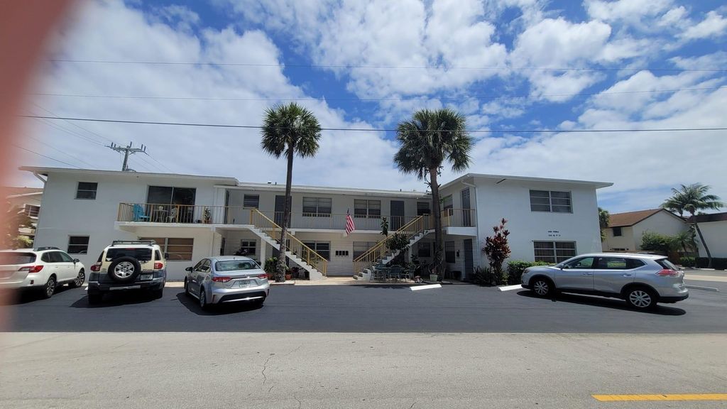 Photo of 1907 NE 4th Street #7, Deerfield Beach, FL 33441 (MLS # F10498018)