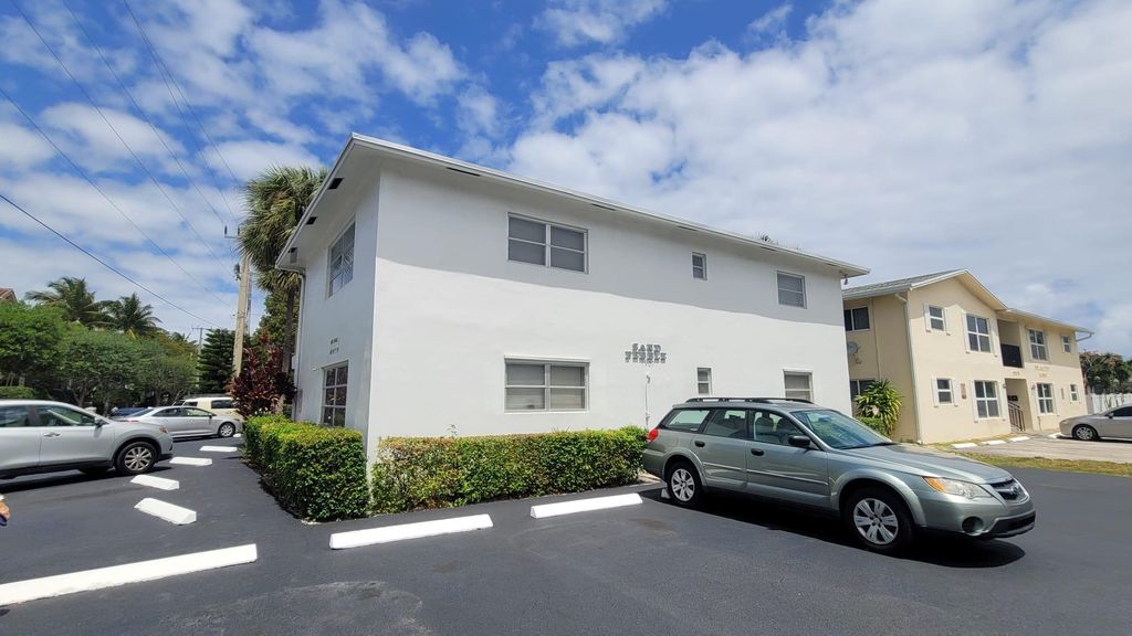 Photo of 1907 NE 4th Street #7, Deerfield Beach, FL 33441 (MLS # F10498018)