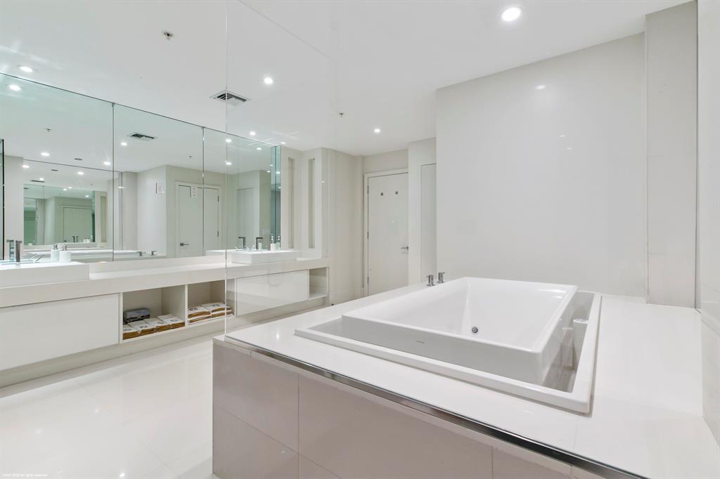 DOLCE VITA CONDO - Residential