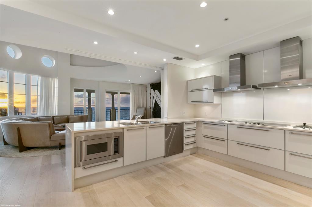 DOLCE VITA CONDO - Residential