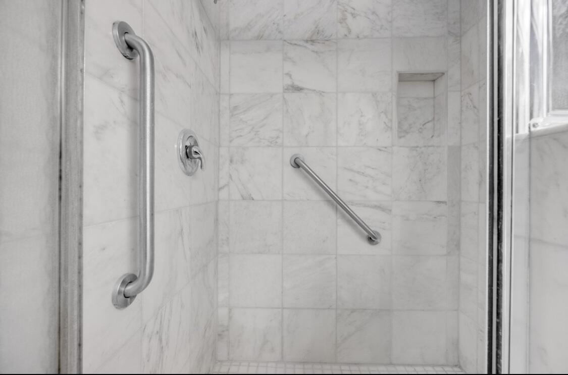 THE LITTLE CLUB CONDO - Residential