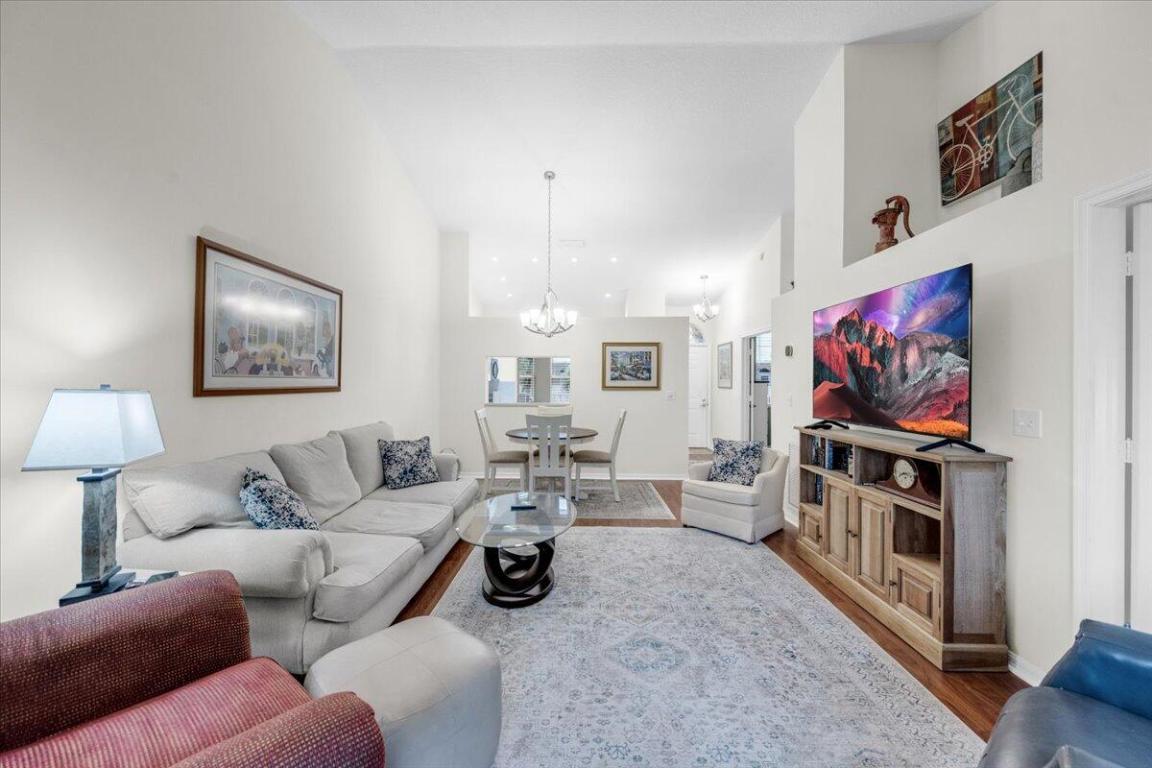 THE LITTLE CLUB CONDO - Residential