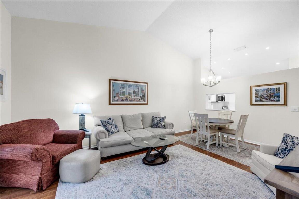 THE LITTLE CLUB CONDO - Residential