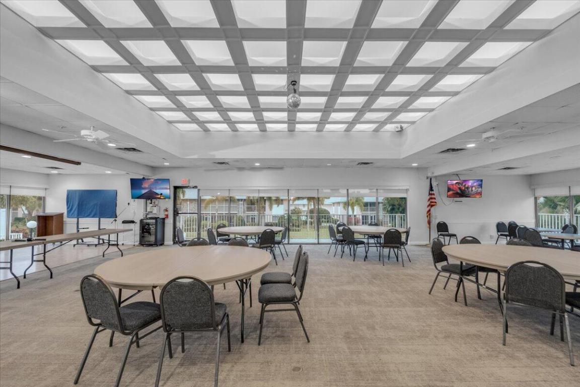 THE LITTLE CLUB CONDO - Residential