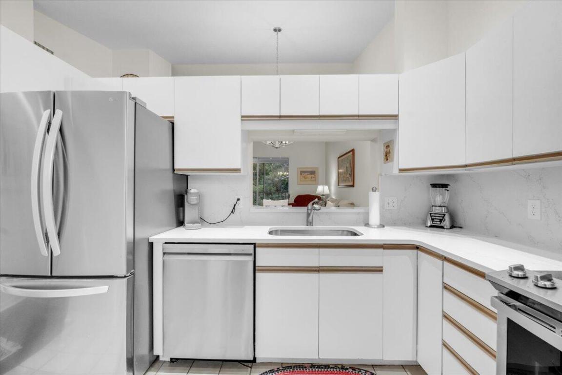 THE LITTLE CLUB CONDO - Residential