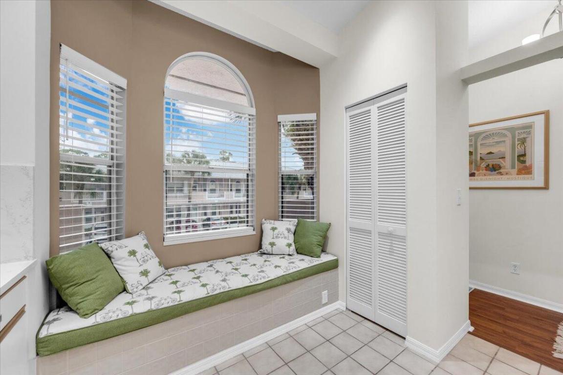 THE LITTLE CLUB CONDO - Residential