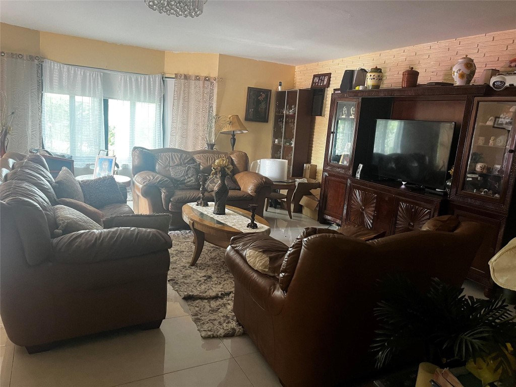 Pritt Manor - Residential