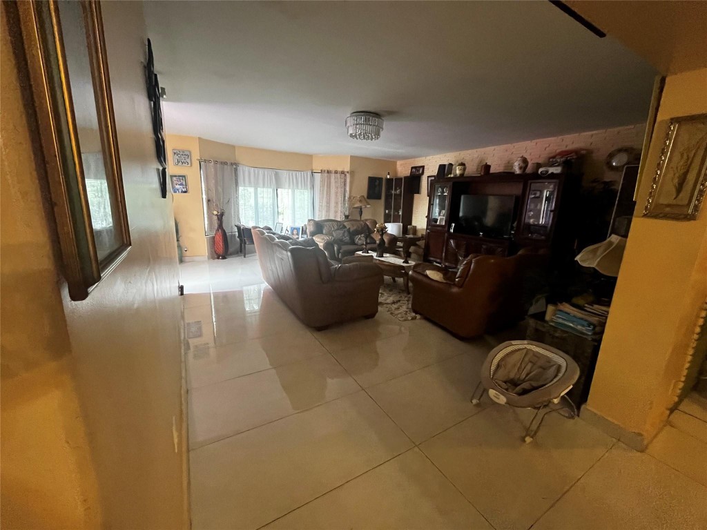 Pritt Manor - Residential