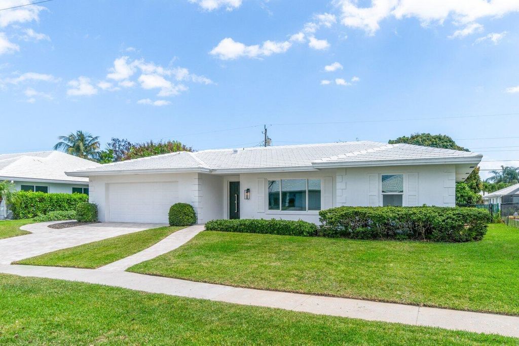 Photo of 994 Walnut Terrace, Boca Raton, FL 33486 (MLS # R11020785)