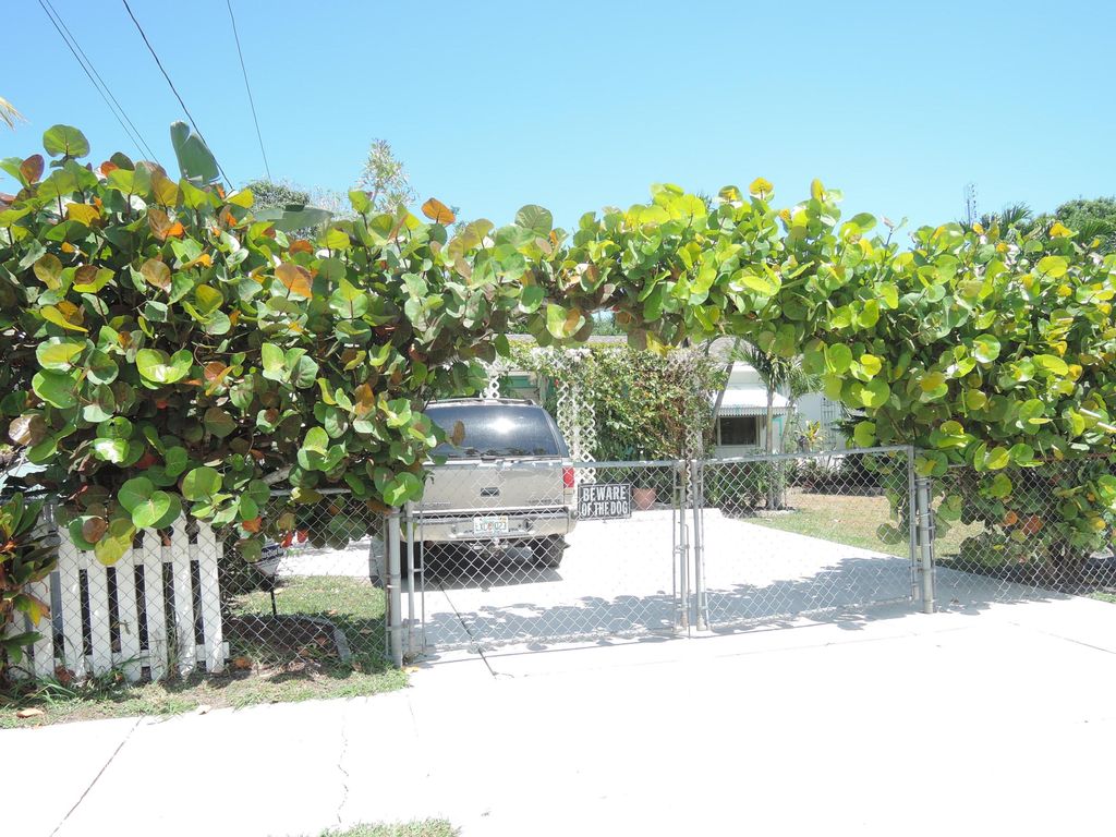 Photo of 312 N 23rd Street, Fort Pierce, FL 34950 (MLS # R10984498)