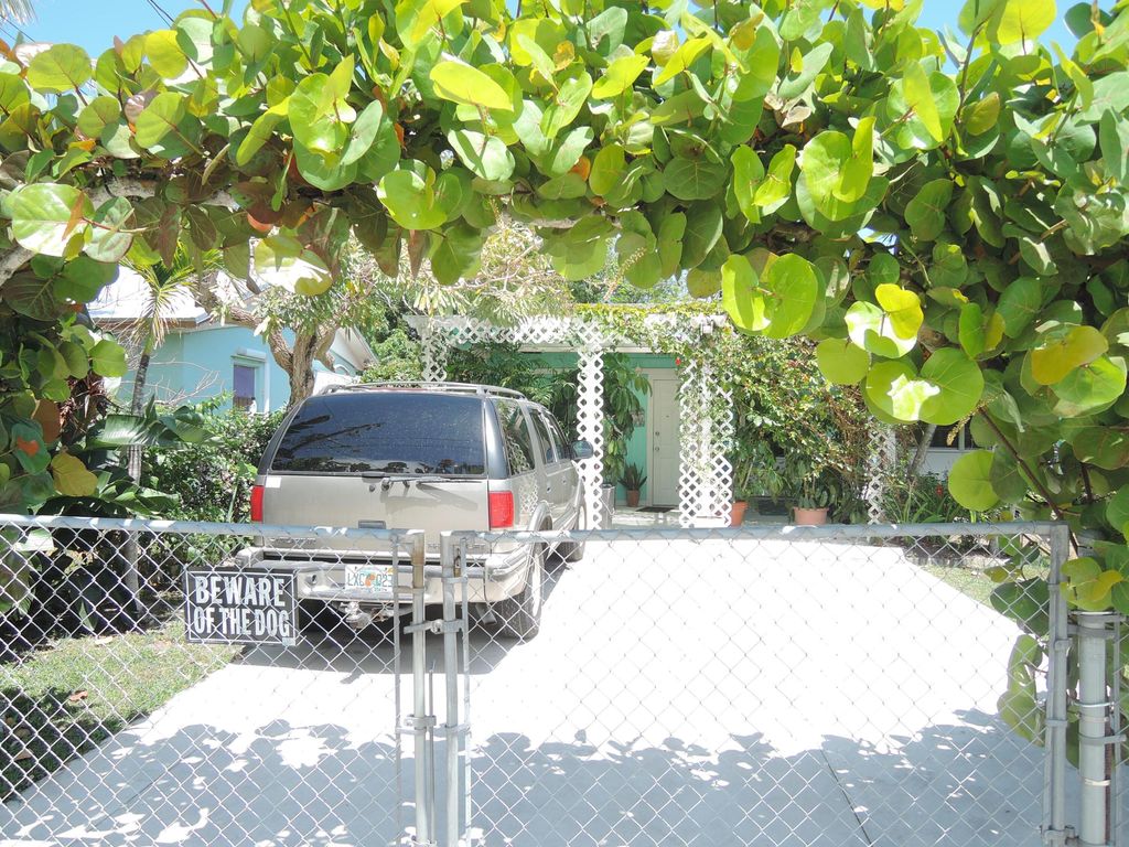 Photo of 312 N 23rd Street, Fort Pierce, FL 34950 (MLS # R10984498)