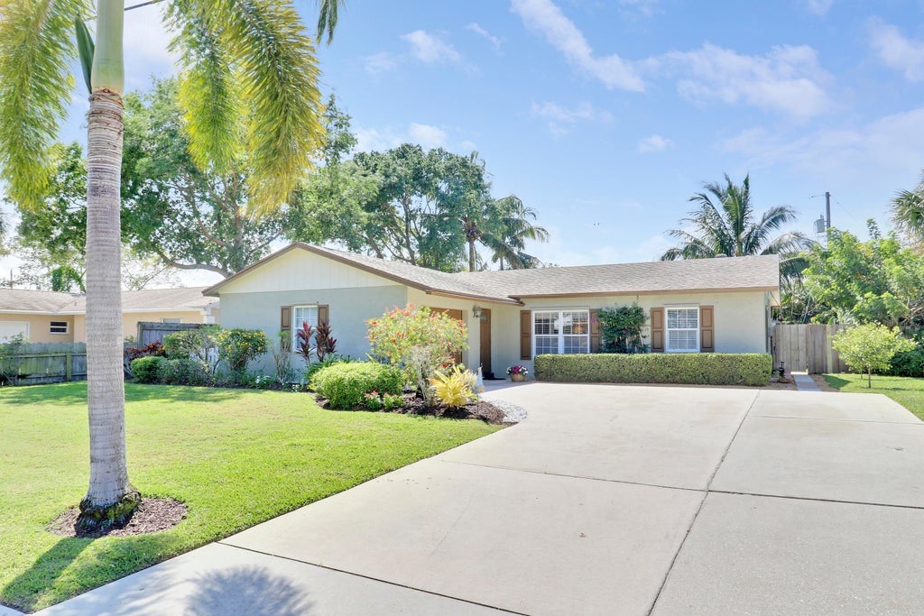 Photo of 14341 Palmwood Road, Palm Beach Gardens, FL 33410 (MLS # R11074042)