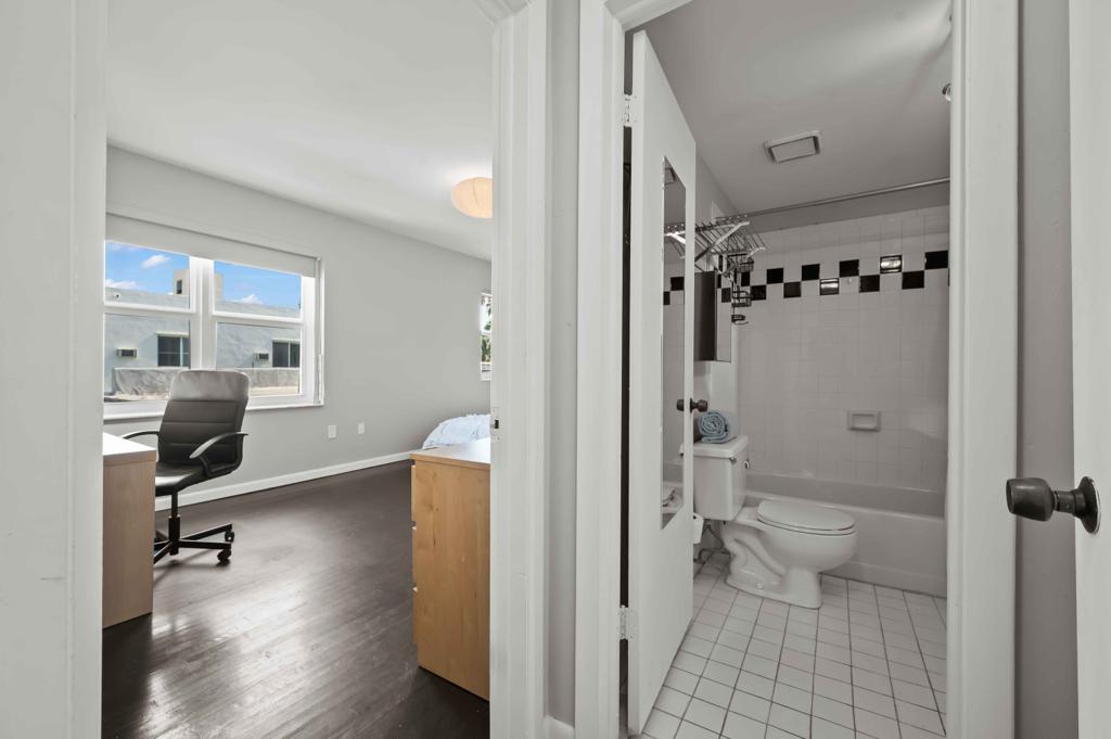 THE LEXINGTON EUCLID COND - Residential Lease