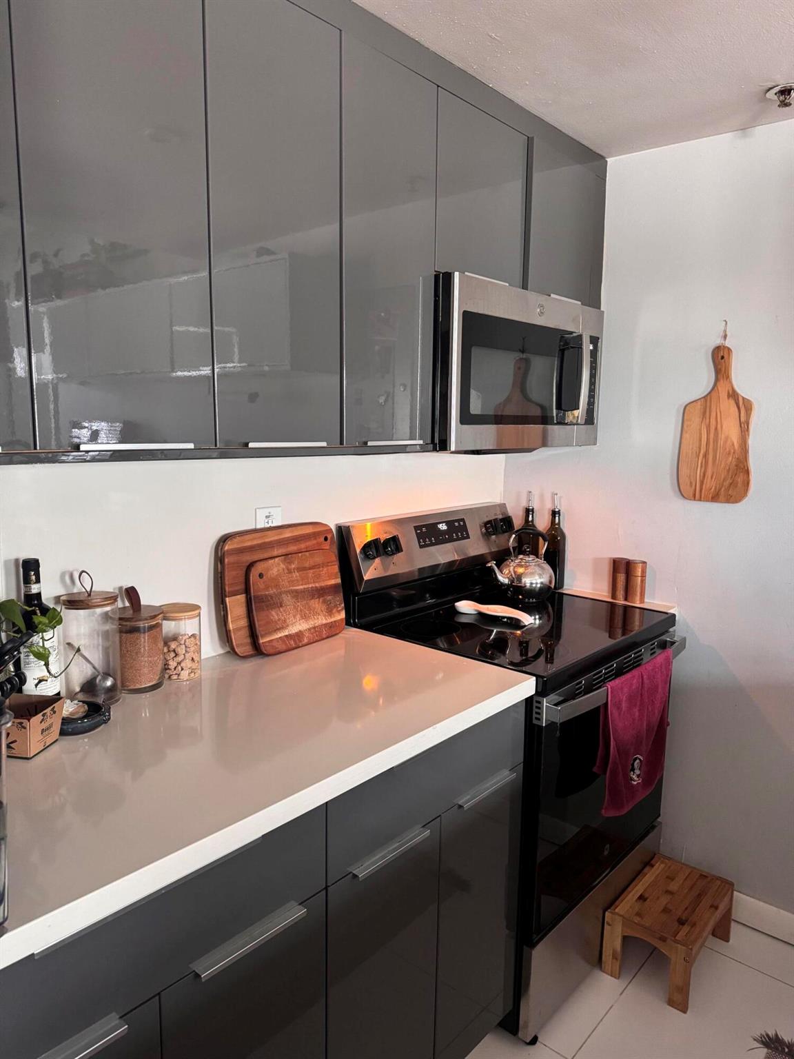THE LEXINGTON EUCLID COND - Residential Lease