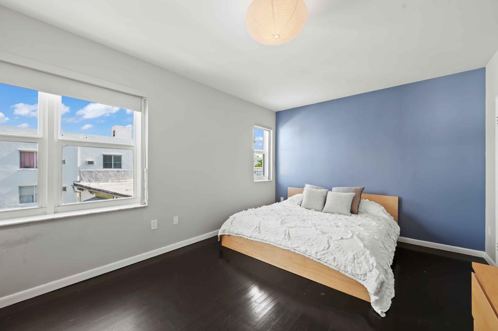 THE LEXINGTON EUCLID COND - Residential Lease