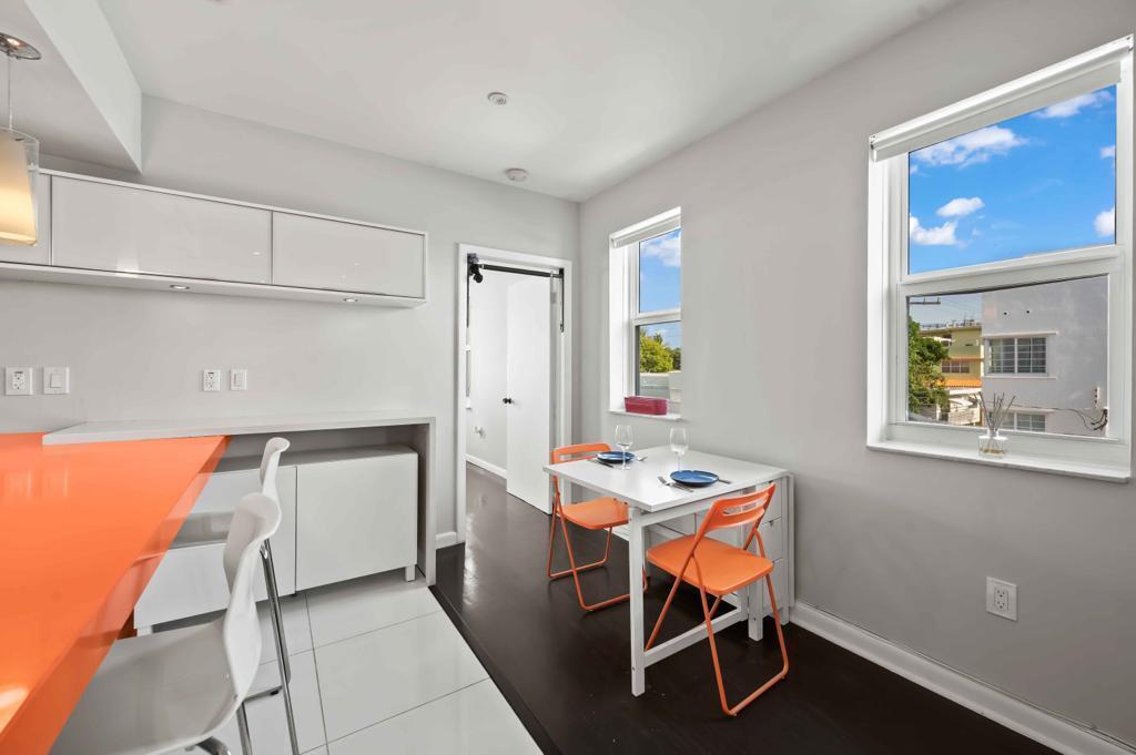 THE LEXINGTON EUCLID COND - Residential Lease
