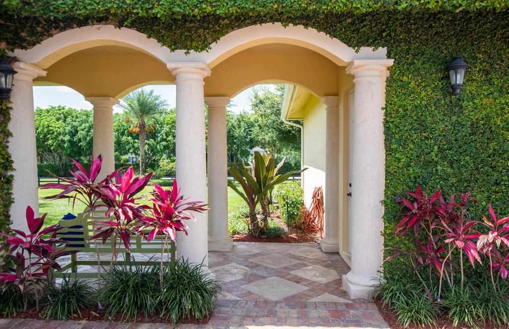 PALM BEACH POINT - Residential