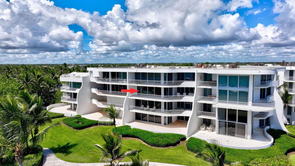 Photo of 2001 SE Sailfish Point Boulevard #303, Stuart, FL 34996 (MLS # R11121119)