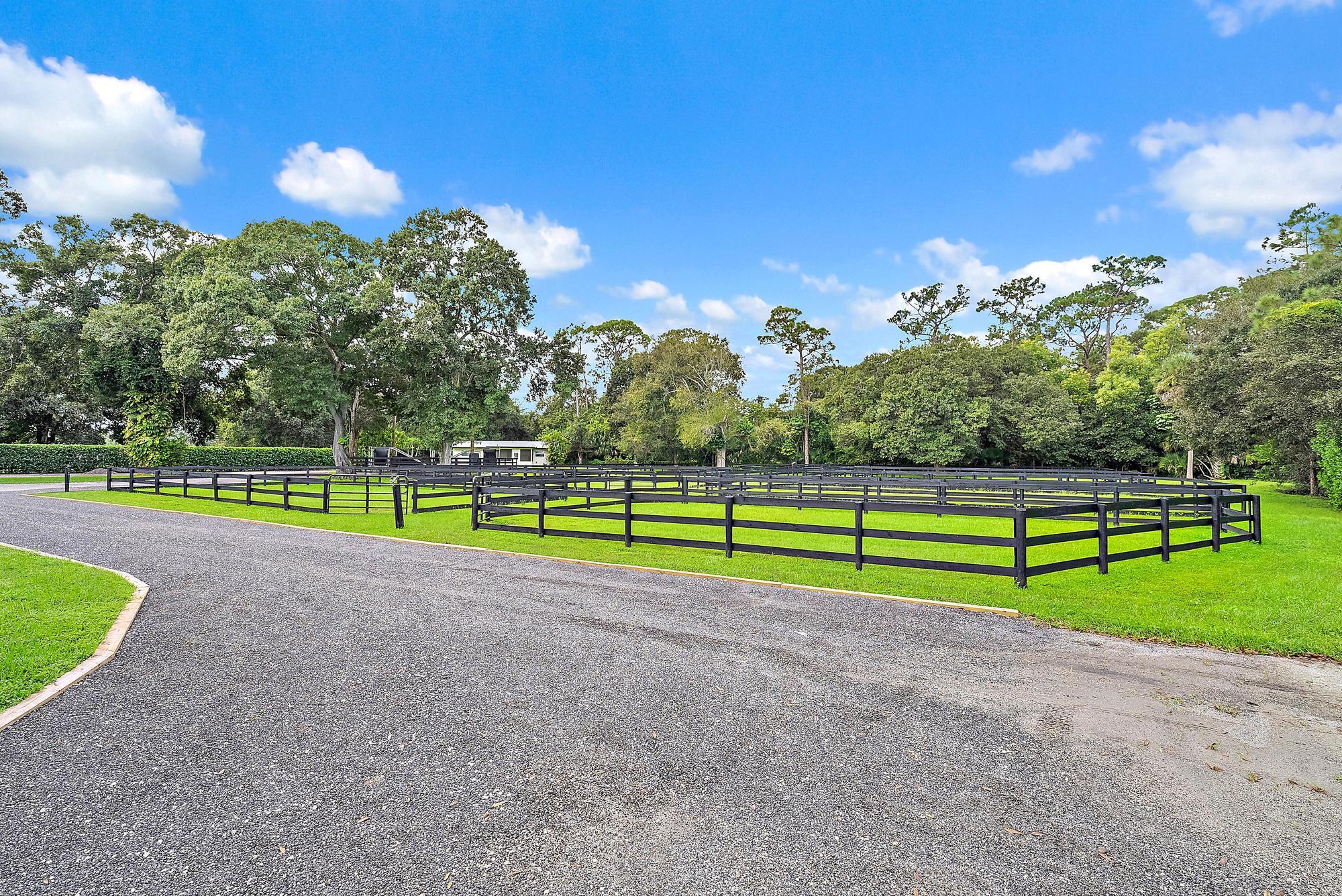 LOXAHATCHEE GROVES - Land