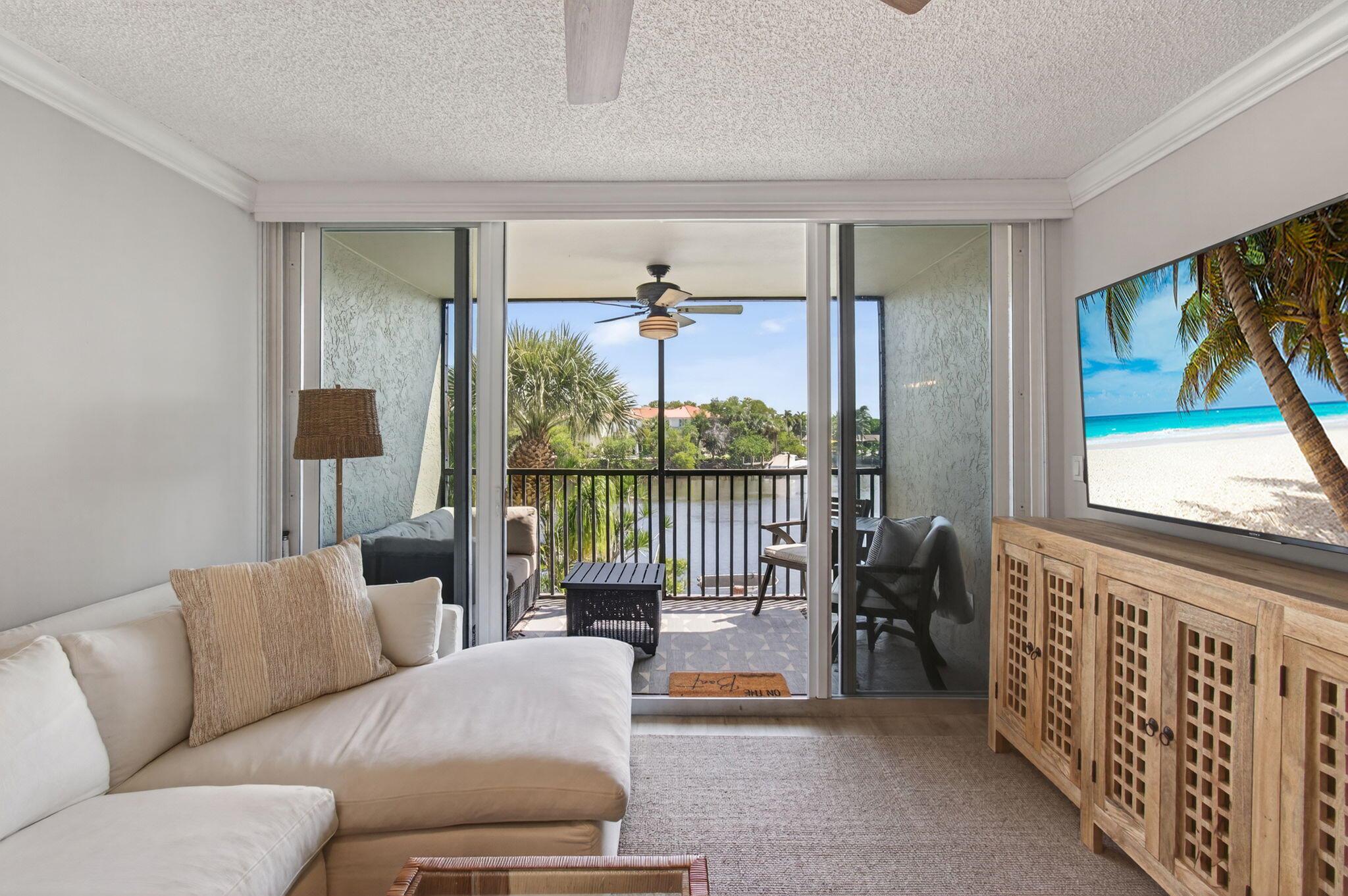 22 Royal Palm Way 205