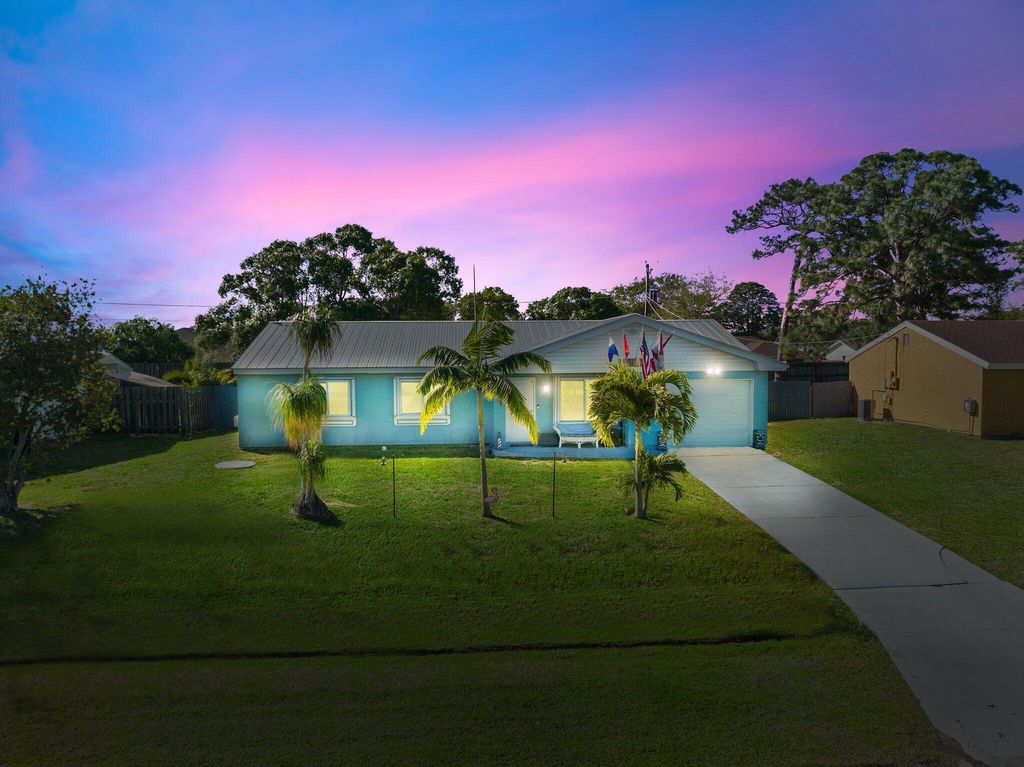 Photo of 374 SE Dalva Avenue, Port Saint Lucie, FL 34984 (MLS # R10964870)