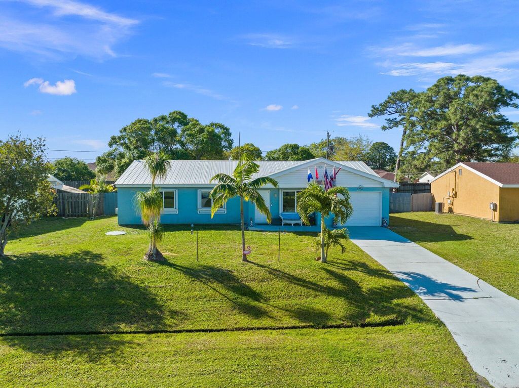 Photo of 374 SE Dalva Avenue, Port Saint Lucie, FL 34984 (MLS # R10964870)