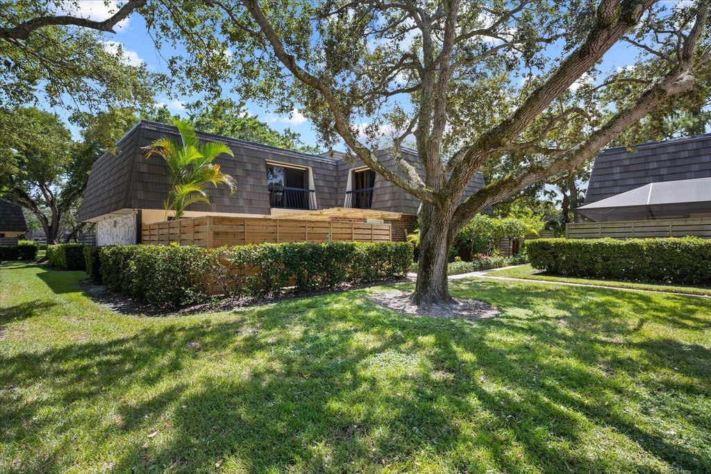 Photo of 1420 14th Terrace, Palm Beach Gardens, FL 33418 (MLS # R10918211)