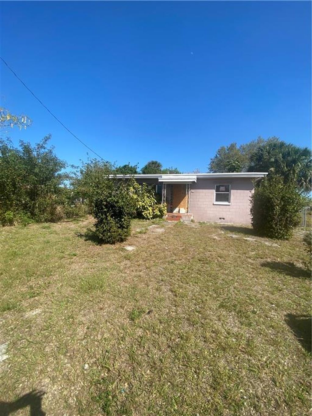 Photo of 516 N 26th St, Fort Pierce, FL 34947 (MLS # F10369624)