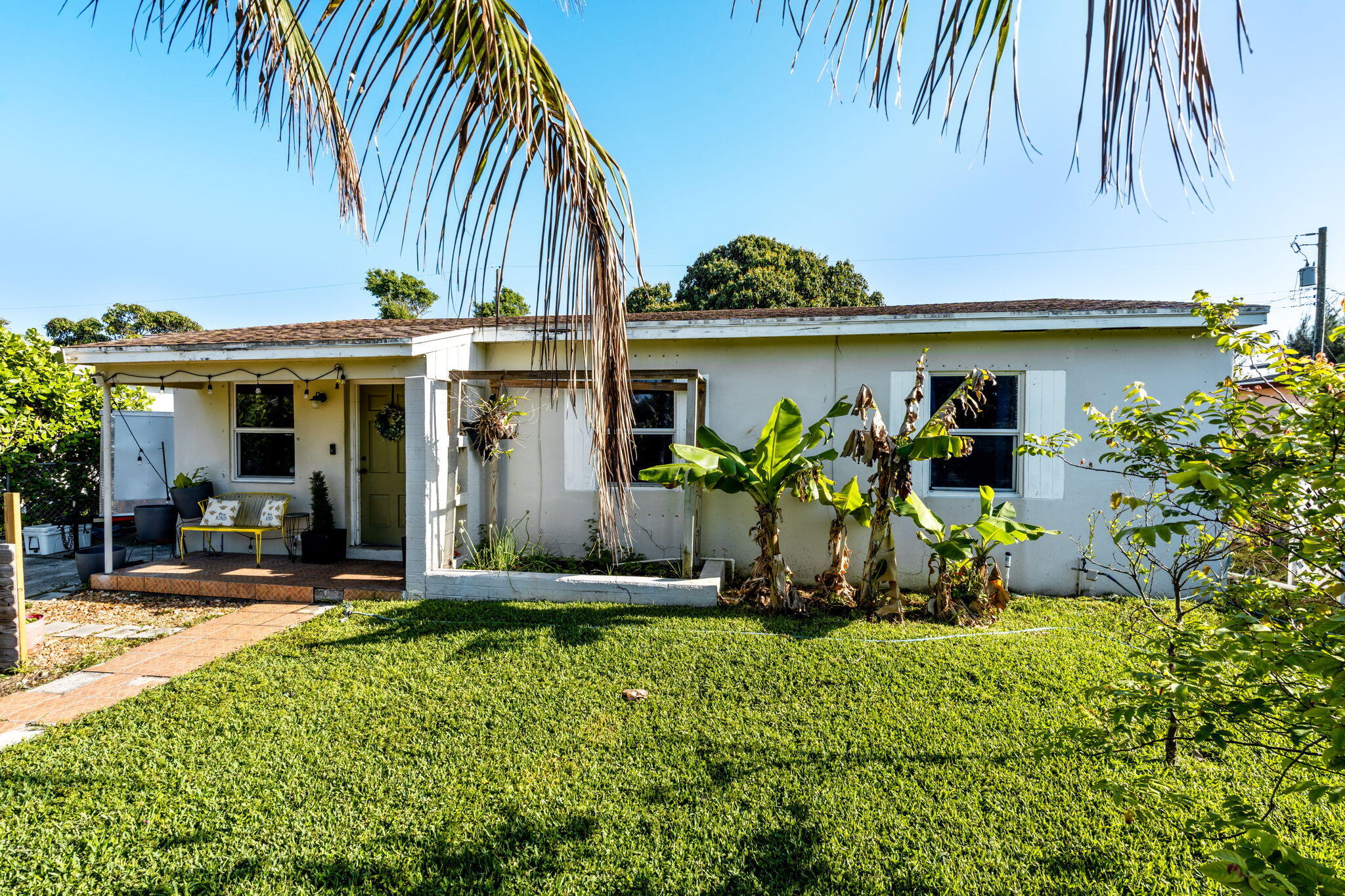 WHISPERING PALMS 5 - Residential