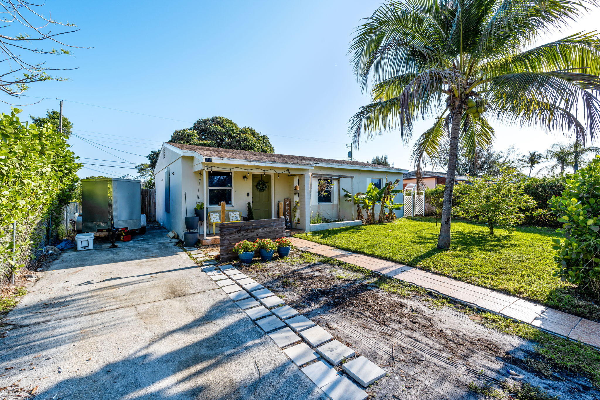 WHISPERING PALMS 5 - Residential