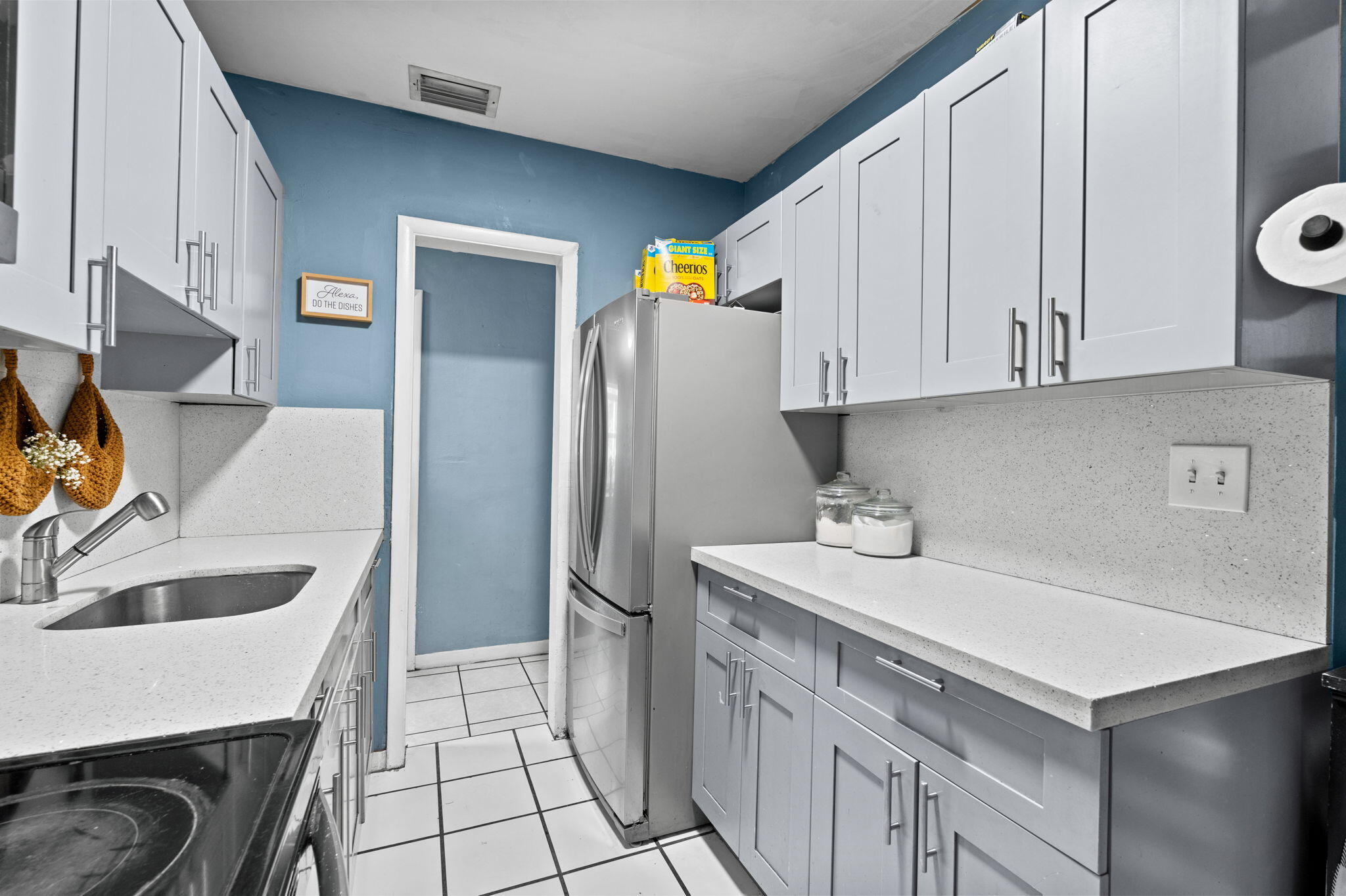 WHISPERING PALMS 5 - Residential