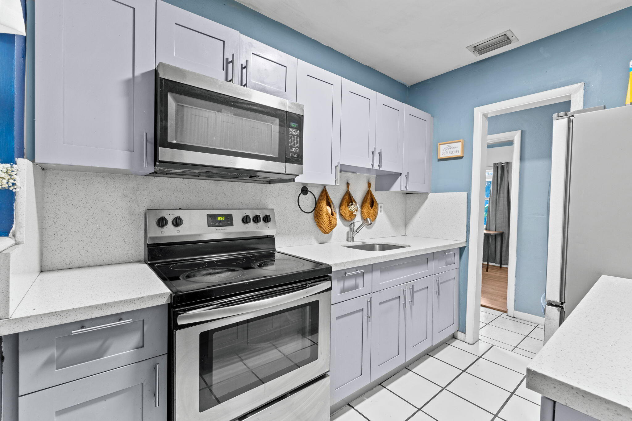 WHISPERING PALMS 5 - Residential