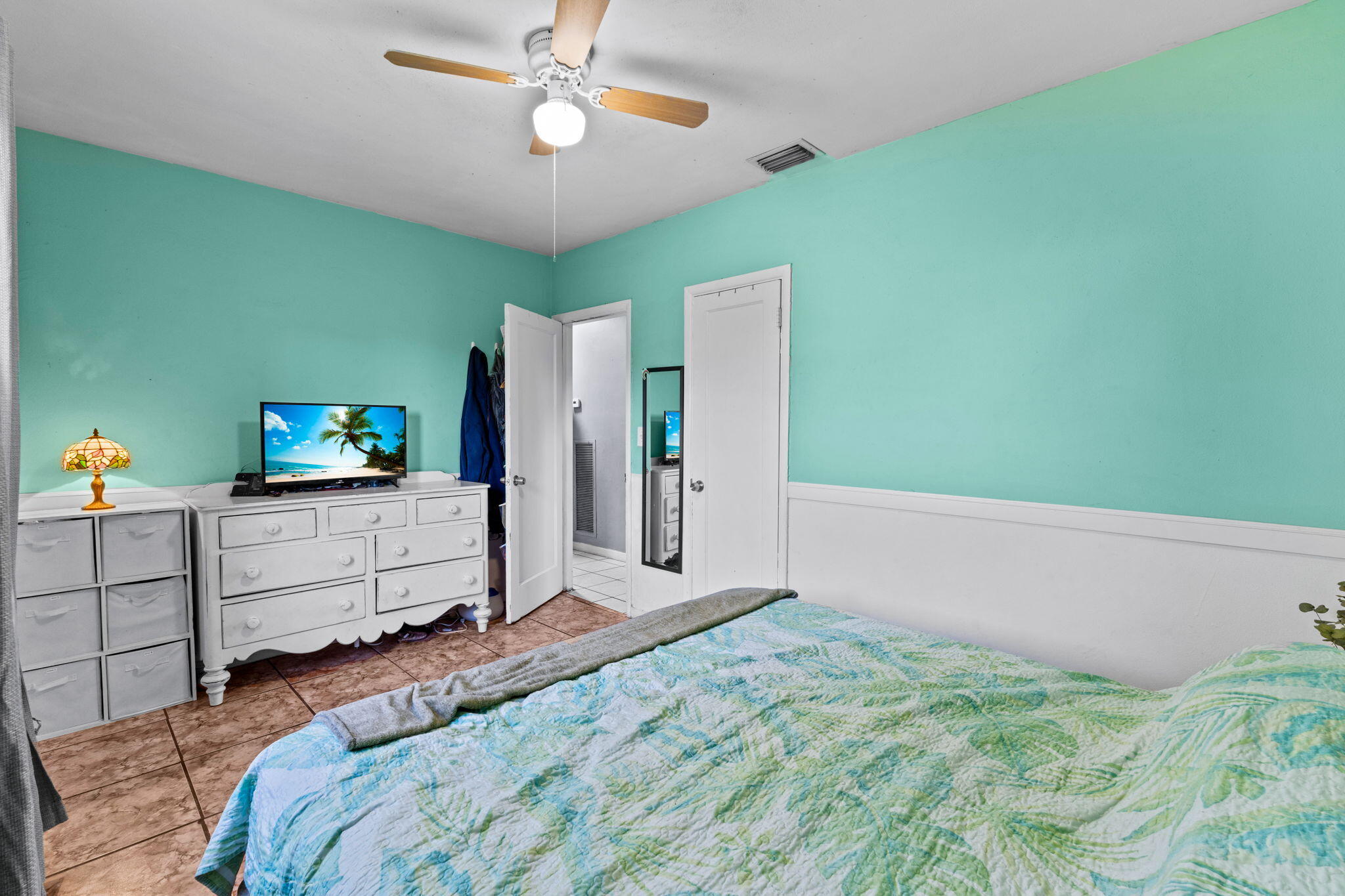 WHISPERING PALMS 5 - Residential