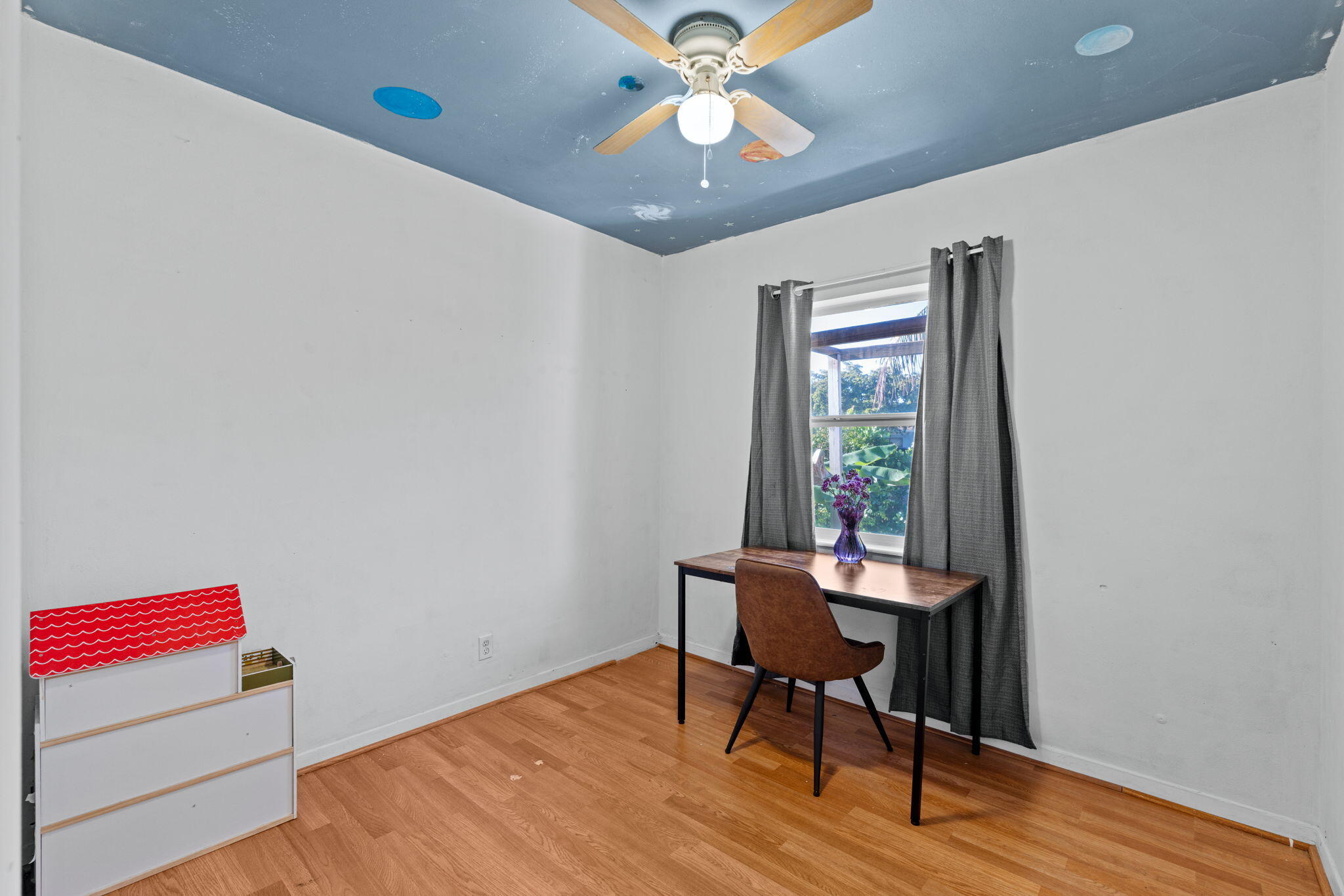 WHISPERING PALMS 5 - Residential