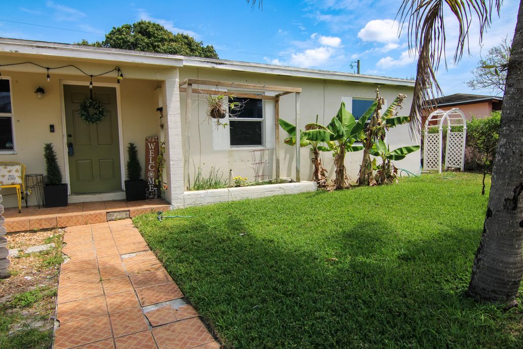 Photo of 1110 14th Court S, Lake Worth Beach, FL 33460 (MLS # B26021224)