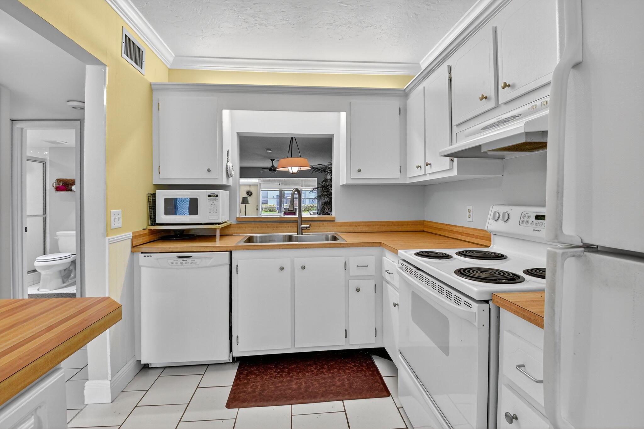 2860 SW 22nd Avenue 4030, Delray Beach, FL, 33445/$265,000 2 2860 SW 22nd Avenue 4030