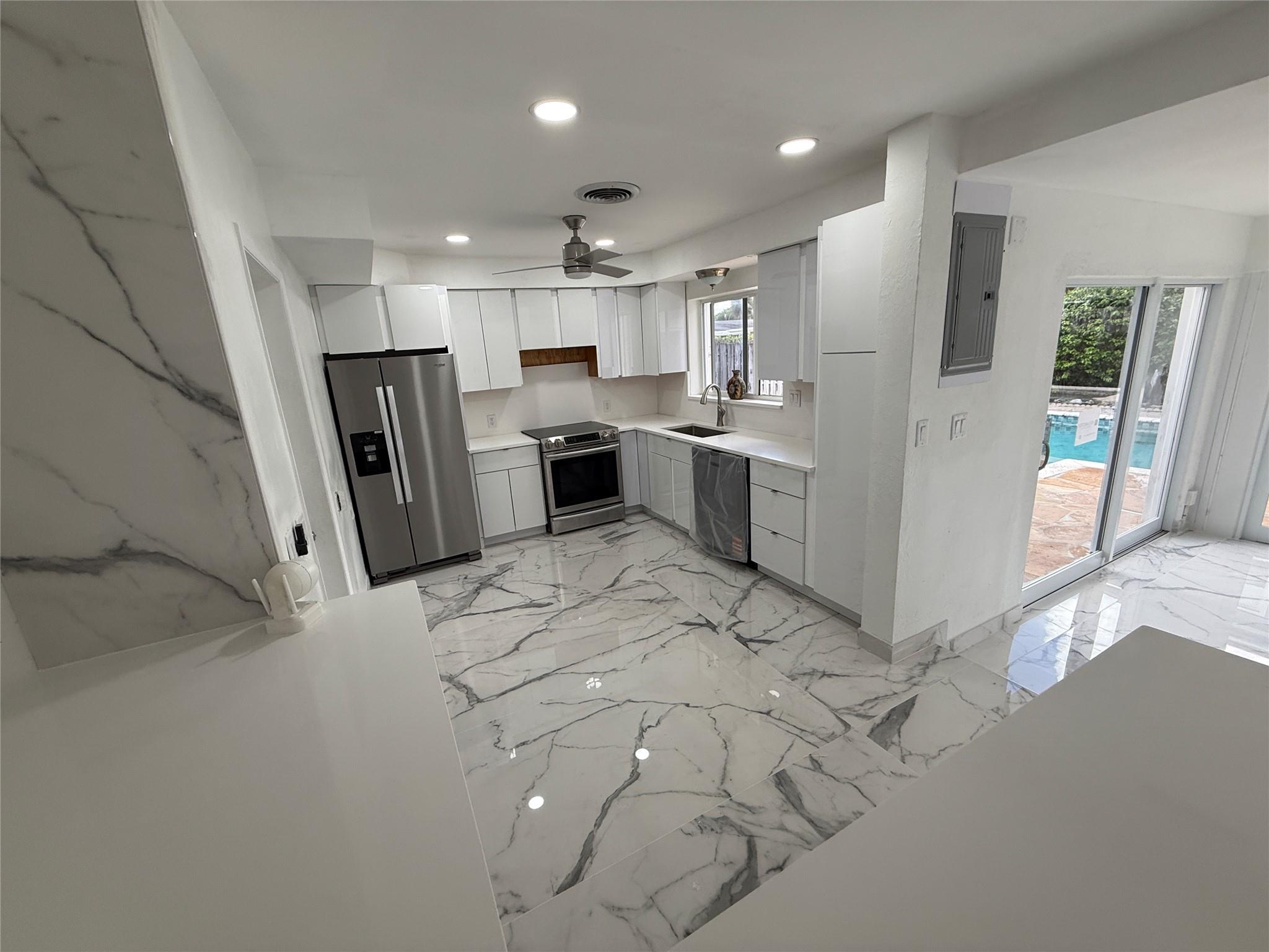 CYPRESS POINT - Residential