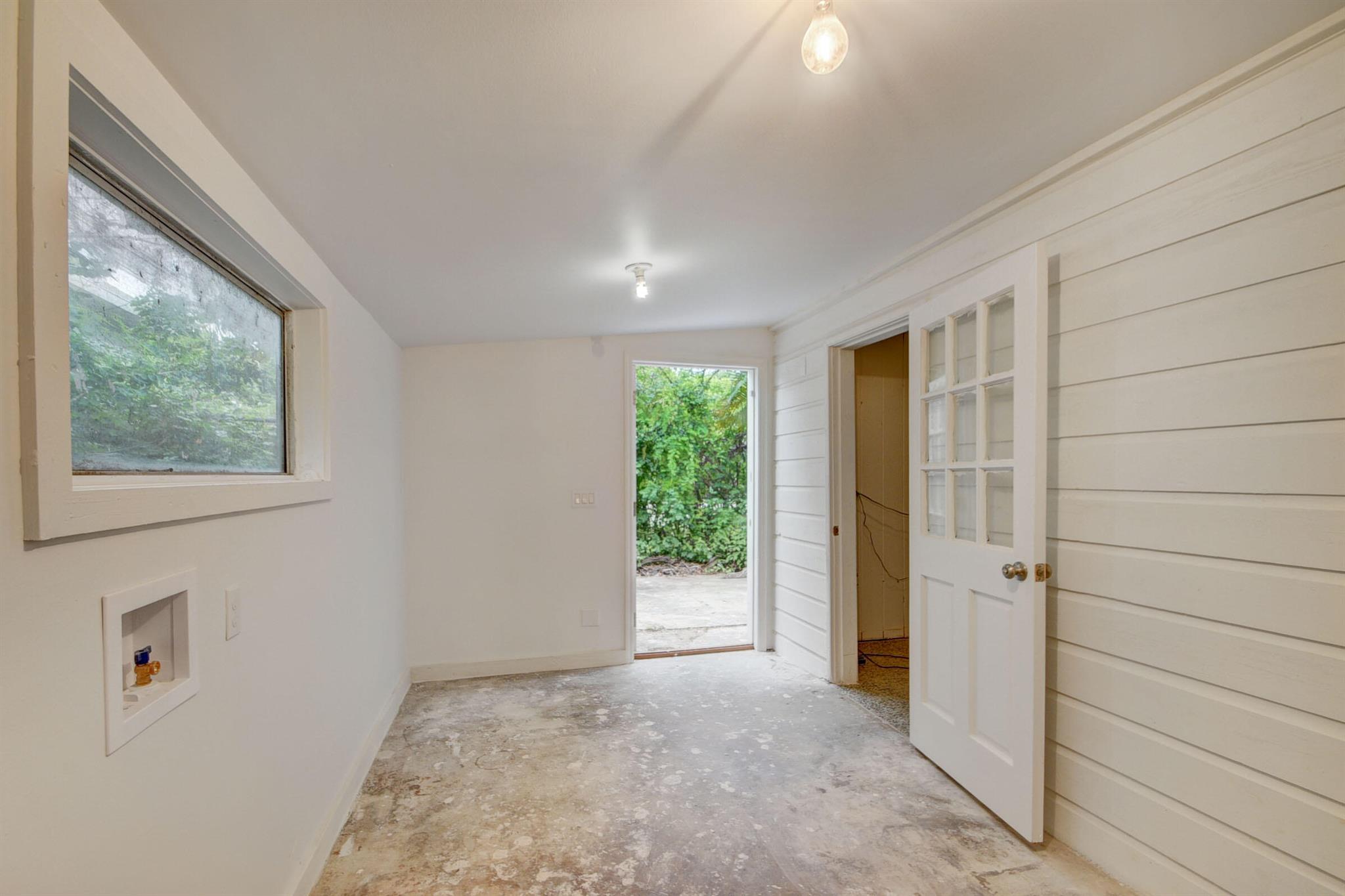 CENTRAL PARK 1 TH PT OF LT 27 LYG W OF W R/W LI OF - Residential Income