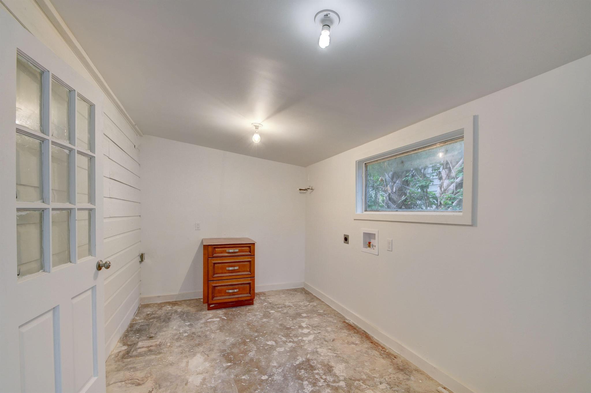 CENTRAL PARK 1 TH PT OF LT 27 LYG W OF W R/W LI OF - Residential Income