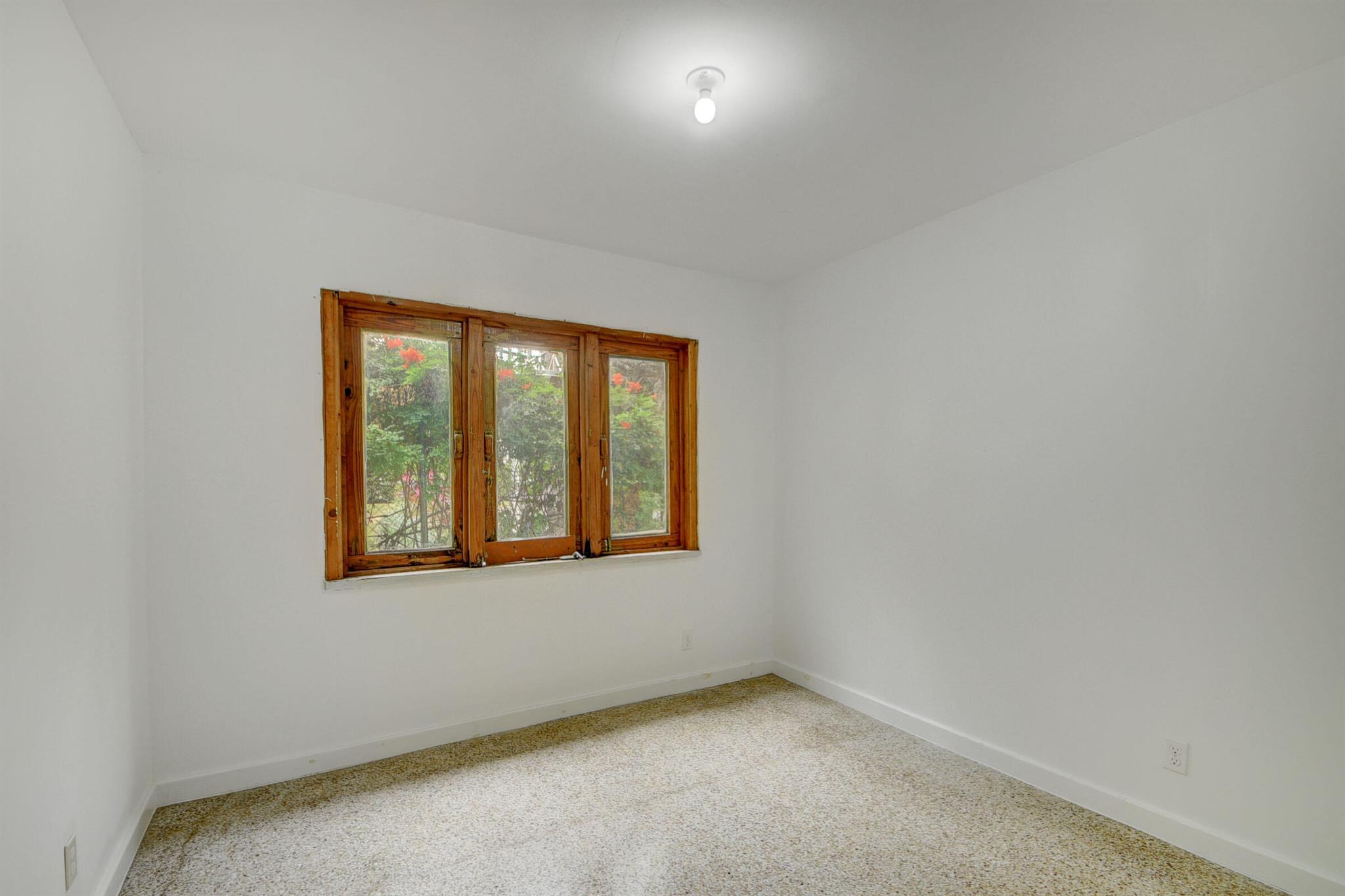 CENTRAL PARK 1 TH PT OF LT 27 LYG W OF W R/W LI OF - Residential Income