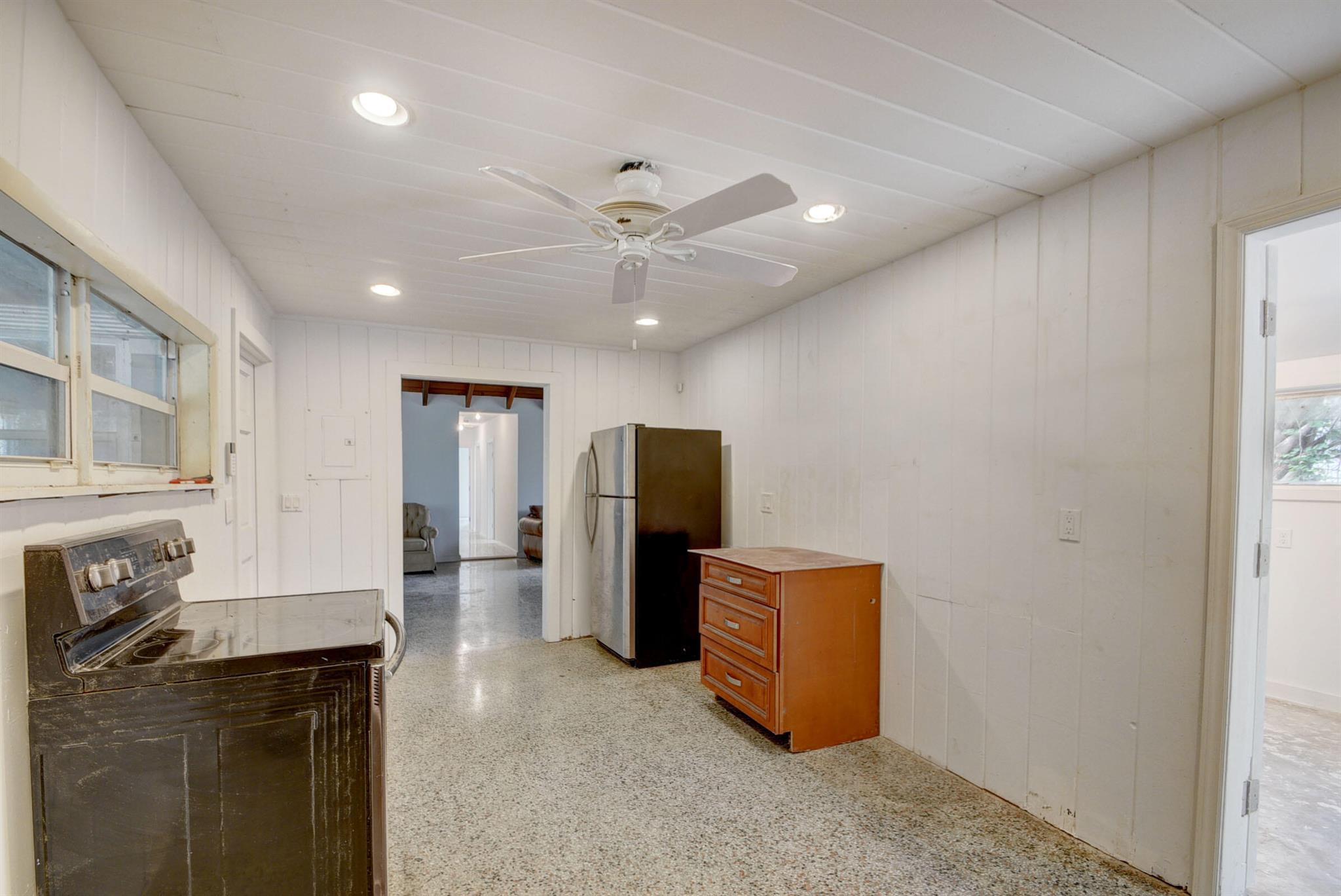 CENTRAL PARK 1 TH PT OF LT 27 LYG W OF W R/W LI OF - Residential Income