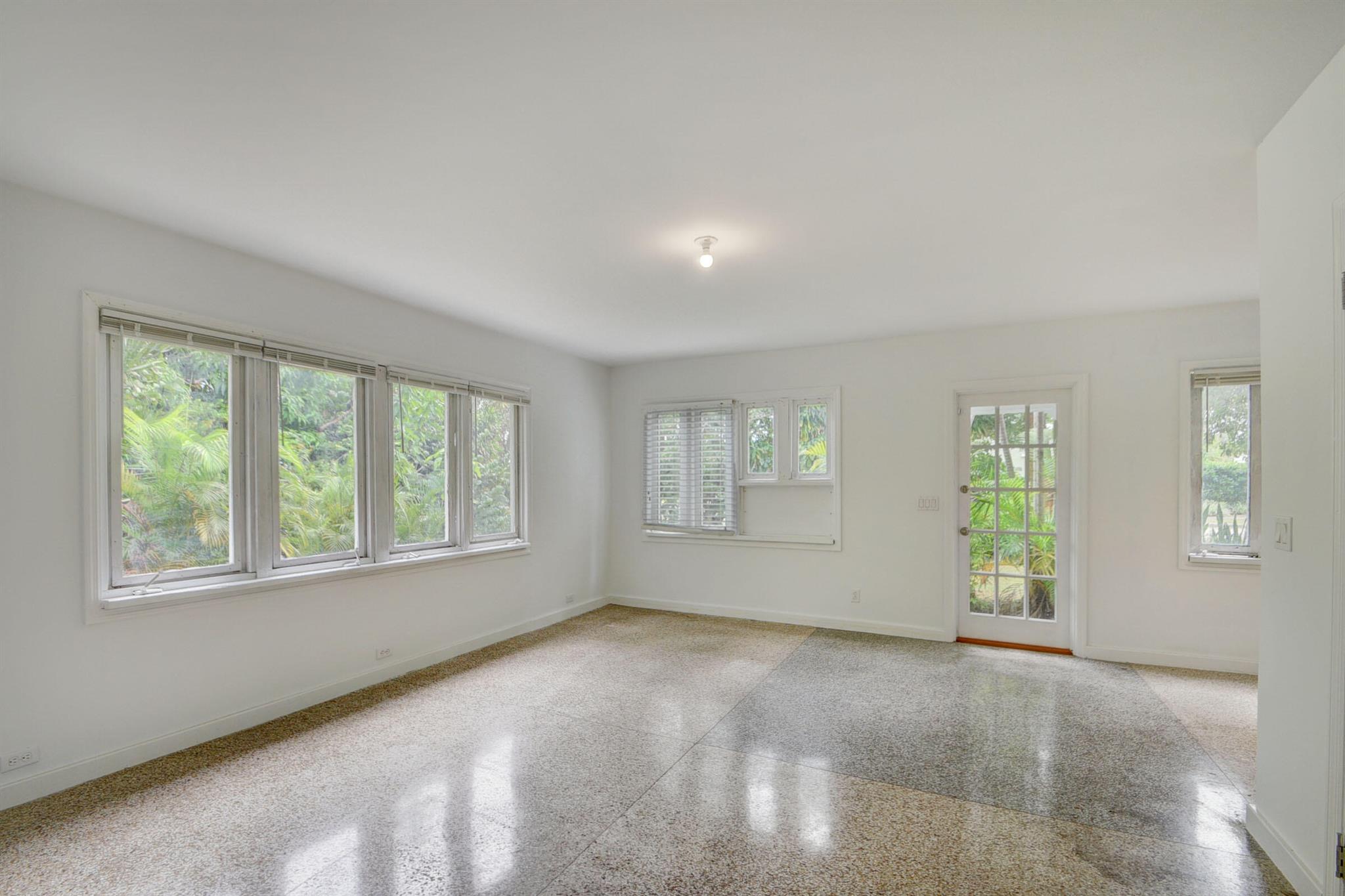 CENTRAL PARK 1 TH PT OF LT 27 LYG W OF W R/W LI OF - Residential Income