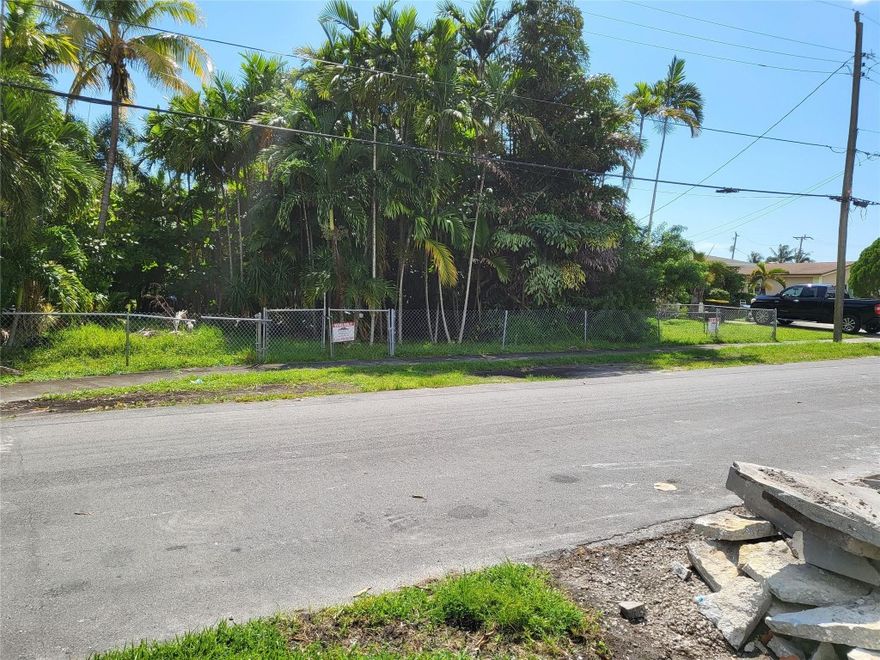 Large lot in a nice quiet residential neighborhood, (2) blocks from C-10 canal and a small neighborhood exercise park with a fishing dock facing the canal. Also (3) blocks away from Dania Pointe and Oakwood Shopping Plazas. Other attributes are the following: CW Thomas Park, Collins Elementary School, Broward County Sheriff's Substation, 5 minutes from Ft. Lauderdale-Hollywood Airport, Tri-Rail Station, Bus Transportation, and I-95 & 595 expressways. Call the agent to unlock gate to walk the property.