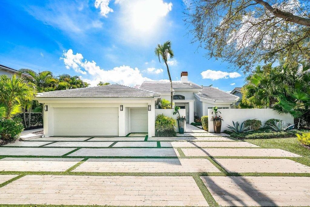 Photo of 215 Island Drive, Jupiter, FL 33477 (MLS # R11148422)